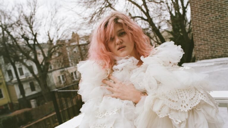 Grace Ives anuncia su nuevo álbum Girlfriend y gira de conciertos