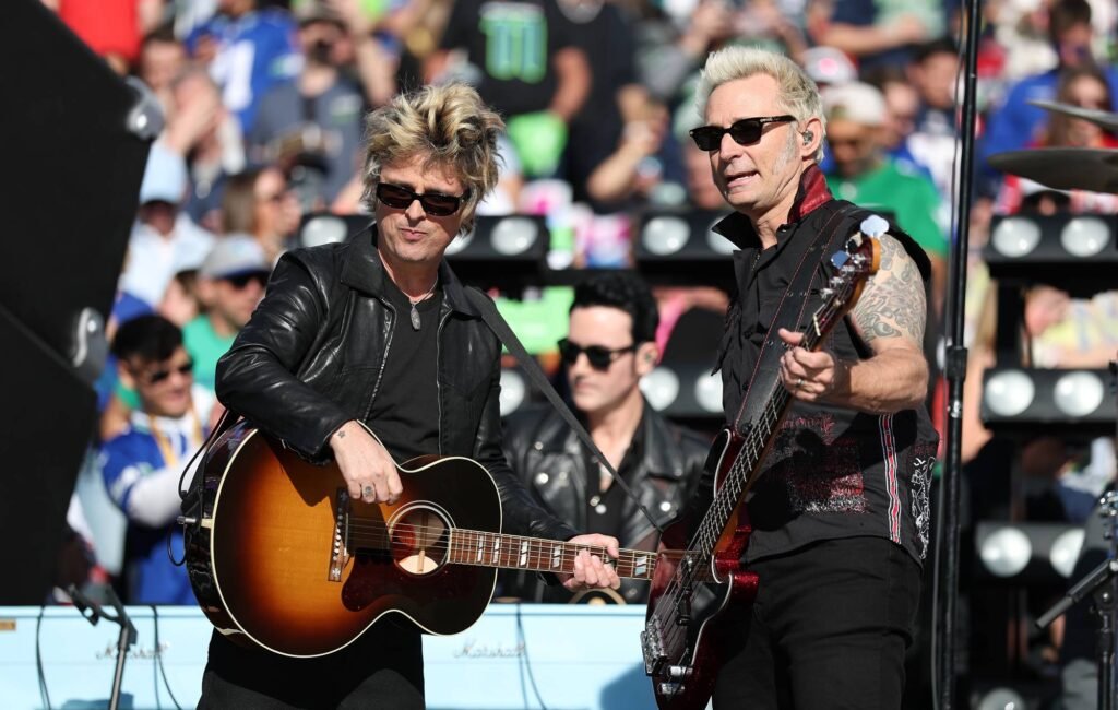 Los seguidores de Green Day expresan su descontento por la falta de contenido político en el Super Bowl.