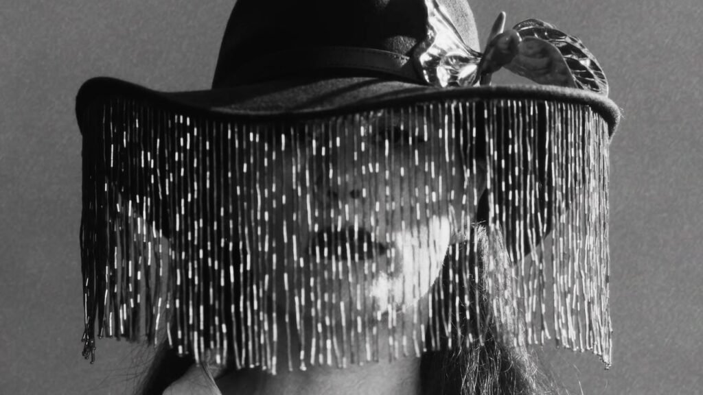 La artista Jessie Ware regresa con Ride, una canción que mezcla su estilo único con la influencia de Ennio Morricone.