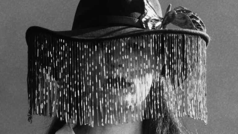 Jessie Ware presenta su nueva canción Ride con un toque de Morricone