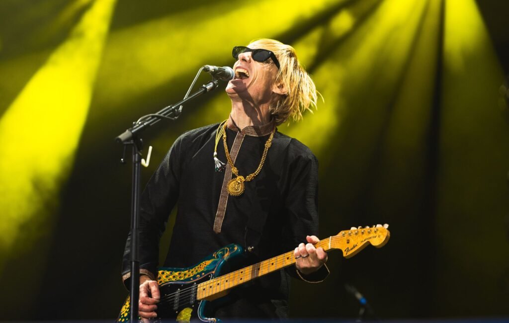 Kula Shaker lanza video de Wormslayer y habla sobre su impacto en la escena Britpop de los años 90.