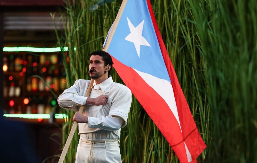 El espectáculo de Bad Bunny en el Super Bowl provoca un aumento del 200% en el interés por viajar a Puerto Rico.