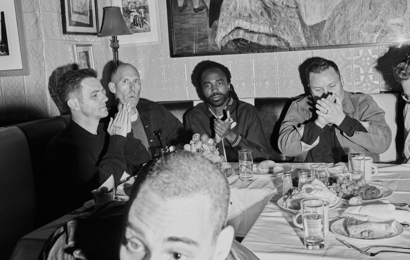 Bleachers lanza su nuevo álbum Everyone For 10 Minutes, acompañando el anuncio con el emotivo sencillo You And Forever.