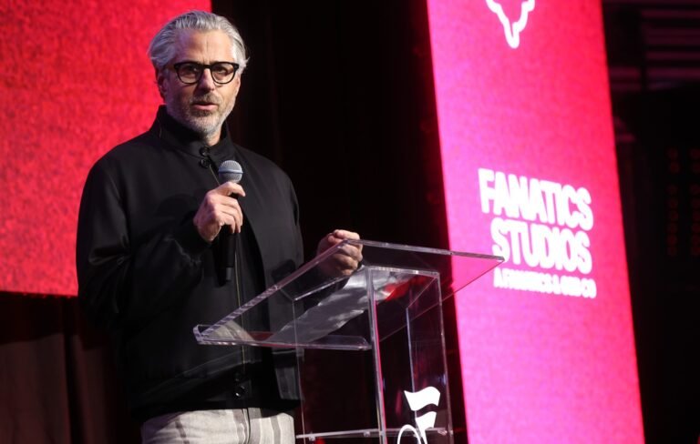 Casey Wasserman planea vender su agencia tras la controversia de Epstein