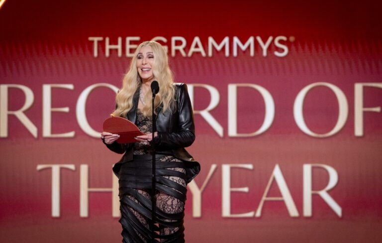 Cher confunde Grammy de Kendrick Lamar y SZA con Luther Vandross