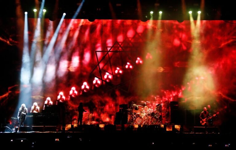 Tool en negociaciones para residencia en Sphere en 2027