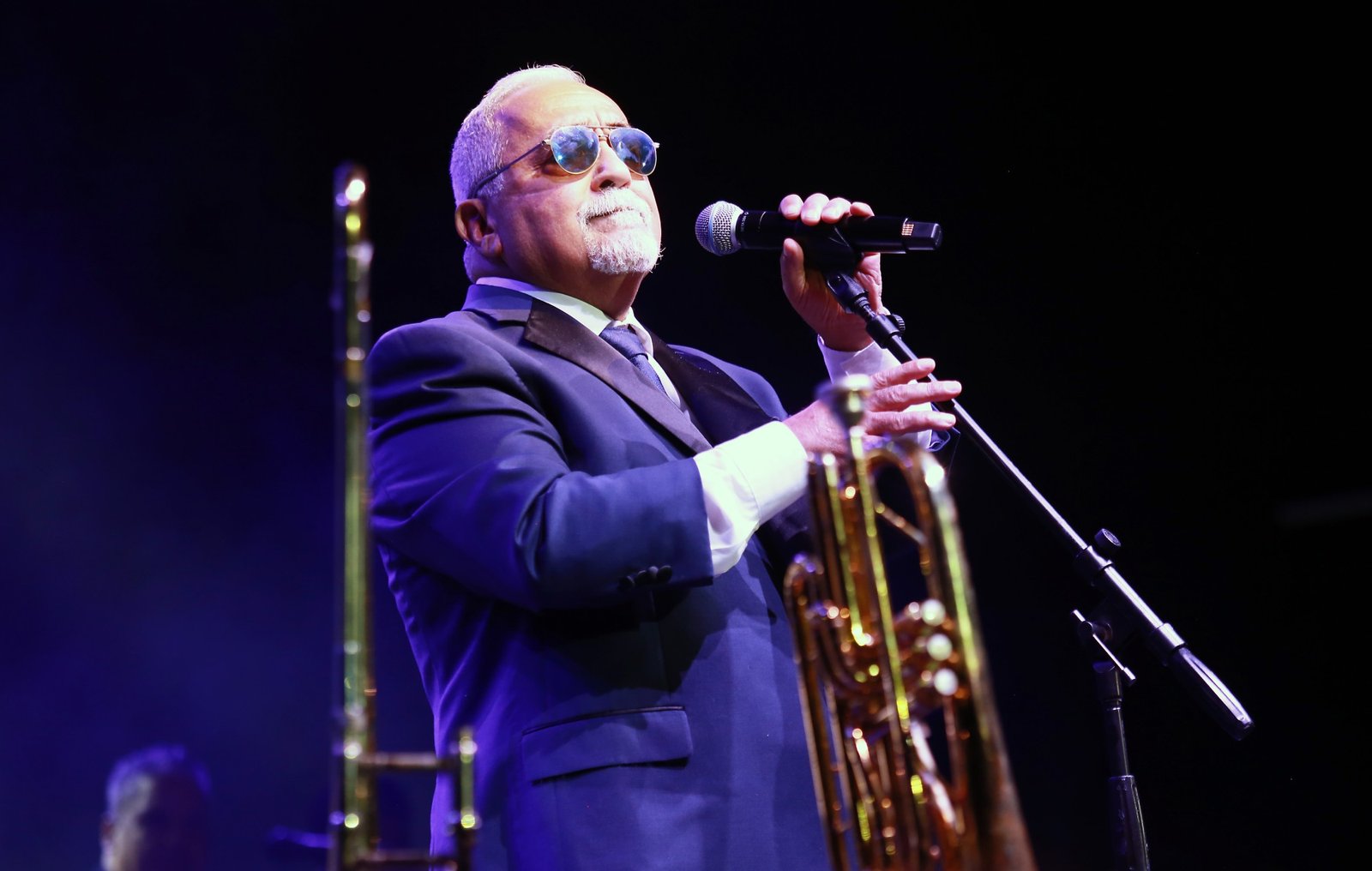 Bad Bunny lidera homenajes a Willie Colón, el icónico trombonista de salsa fallecido a los 75 años.