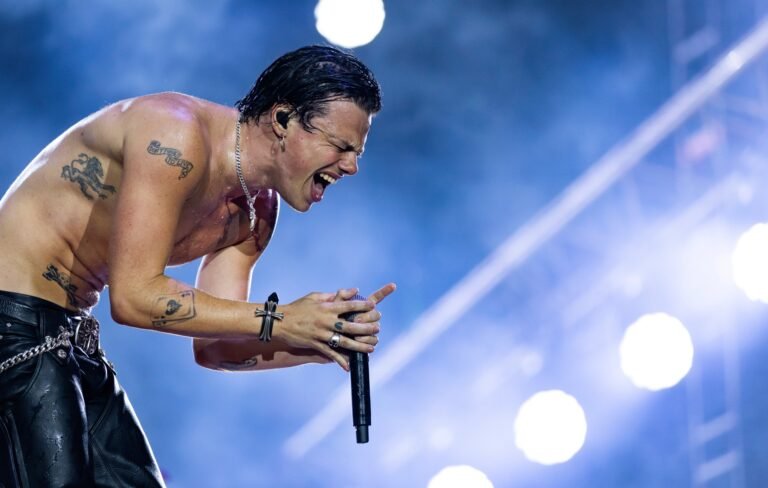 Yungblud sorprende con su versión de Changes en Back To The Beginning