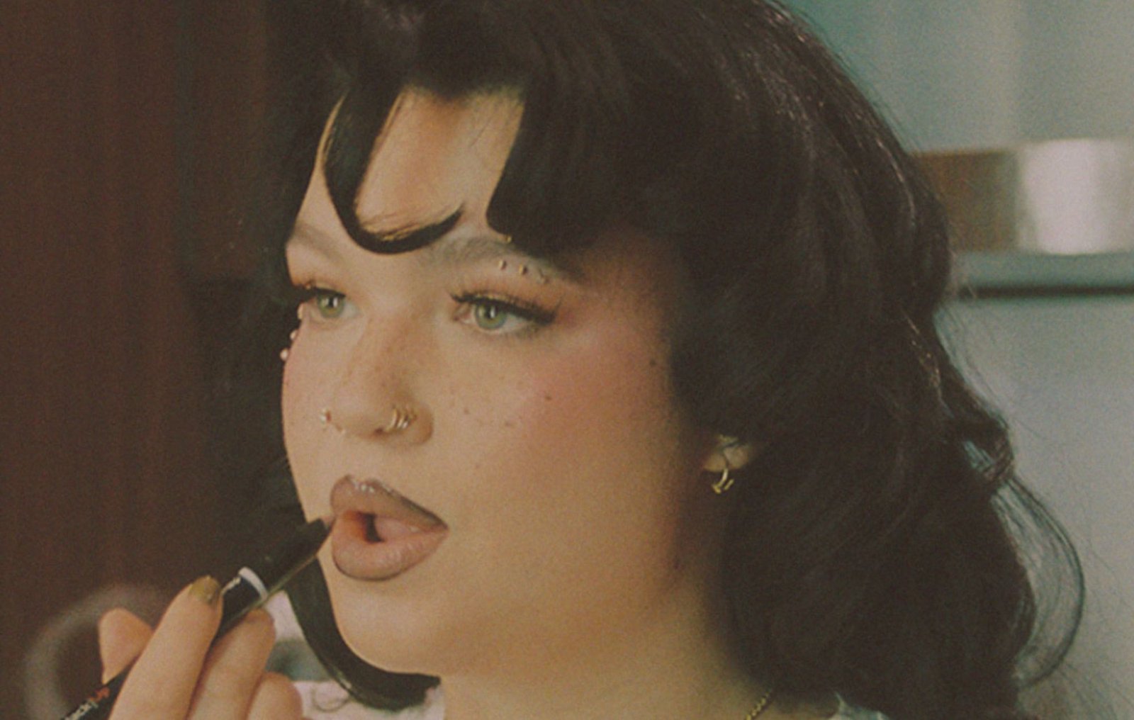 Lola Young sorprenderá a sus fans con un concierto íntimo en el Palladium de Londres el próximo mes.