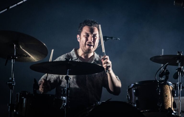 Posibles conciertos en vivo para el álbum ‘Help(2)’ según Matt Helders de Arctic Monkeys.