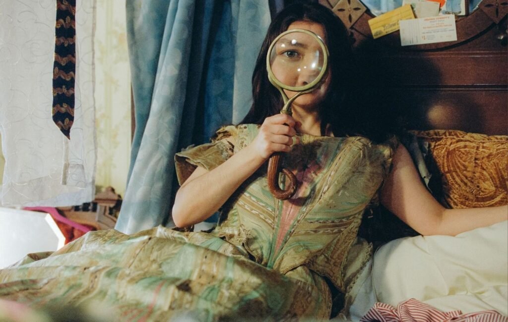 Mitski presenta su nuevo sencillo I’ll Change For You y detalla su ambiciosa gira mundial para 2026.