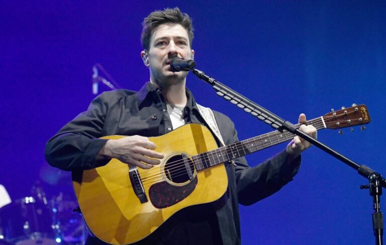 Mumford & Sons sorprende con un show íntimo en Brooklyn