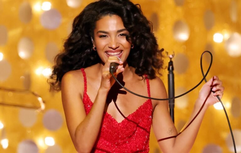 Olivia Dean, embajadora de Record Store Day 2026 para apoyar tiendas independientes