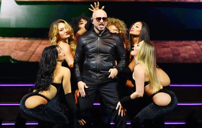 Pitbull busca romper récord mundial en BST Hyde Park con fans calvos