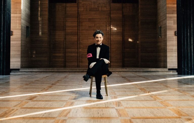 President lanza Angel Wings tras firmar con Atlantic Records