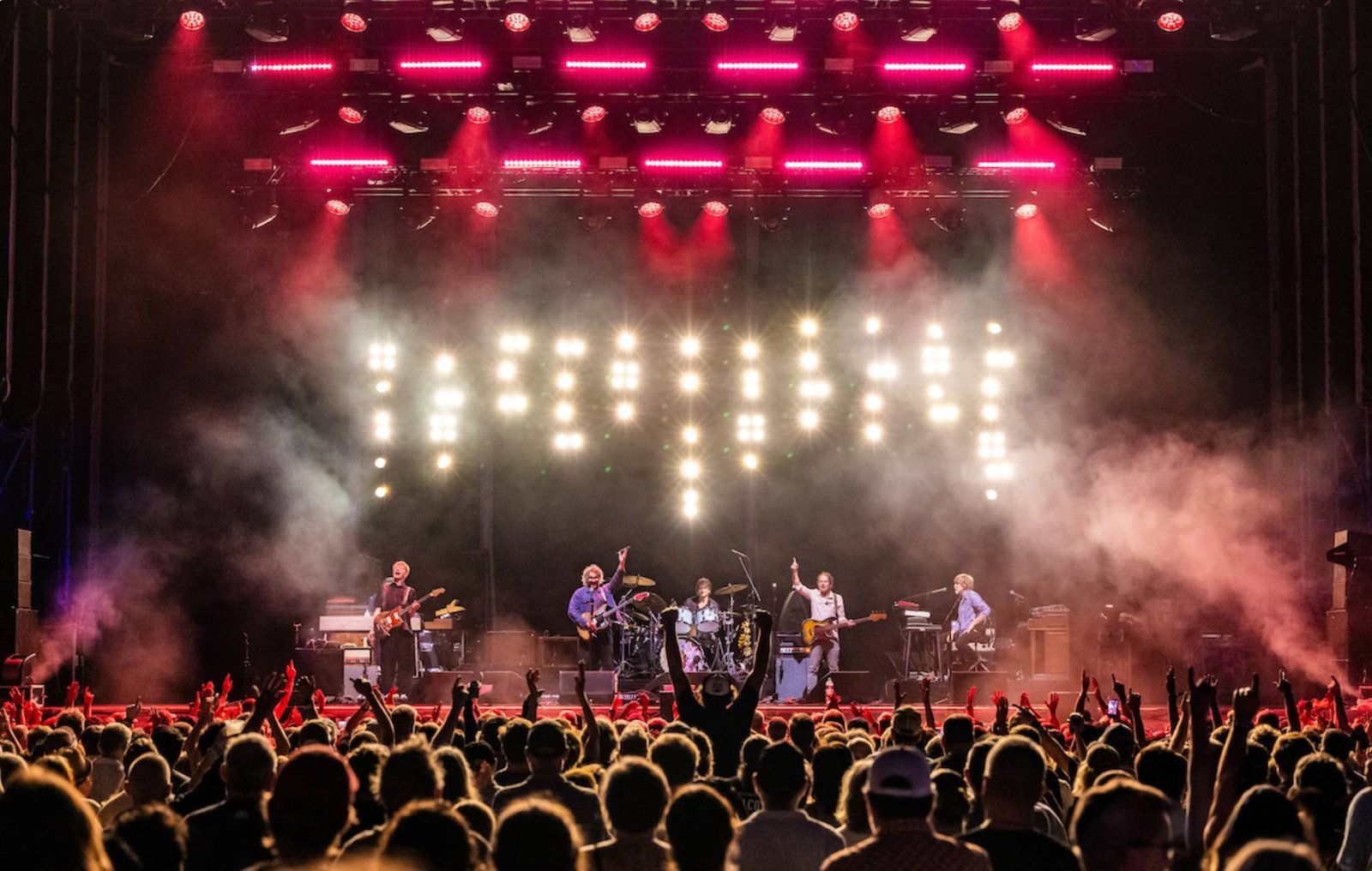 La icónica banda Wilco ha revelado sus fechas de tour por Reino Unido y Europa para el verano de 2026.