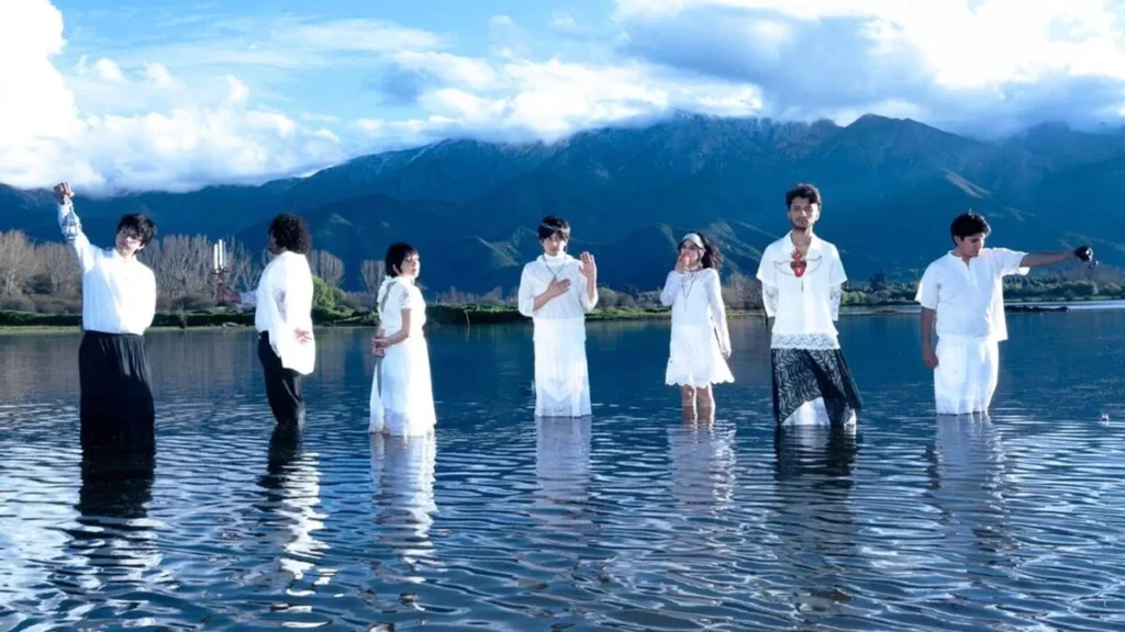 Candelabro lanza dos versiones únicas de las canciones emblemáticas de Los Prisioneros, reviviendo su legado musical.