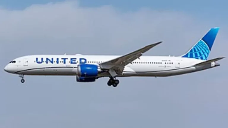 United Airlines implementa nueva política sobre pasajeros sin audífonos