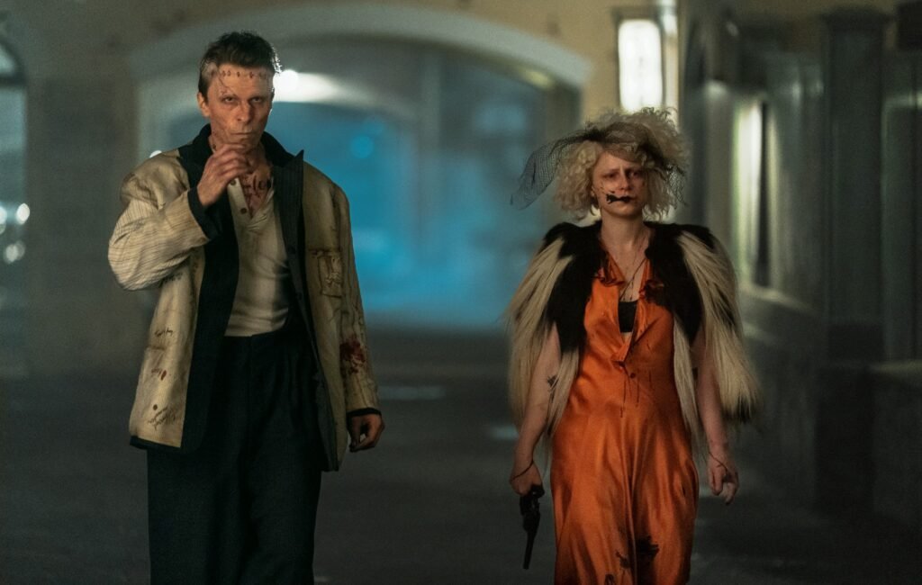 El actor Christian Bale comparte sus influencias de Sid Vicious y Richey Edwards en su interpretación de Frankenstein.