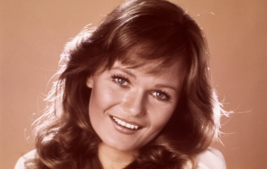 La aclamada actriz Valerie Perrine, conocida por su papel en Superman, ha muerto a los 82 años, dejando un legado inolvidable.