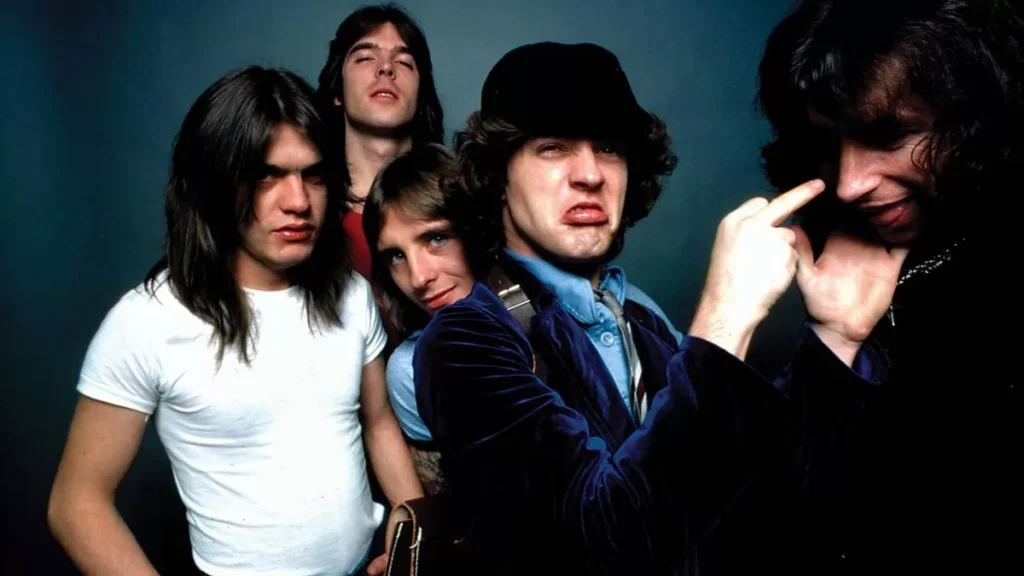 Descubre los grandes clásicos de AC/DC de los 70, una era dorada con Bon Scott al frente de la banda.