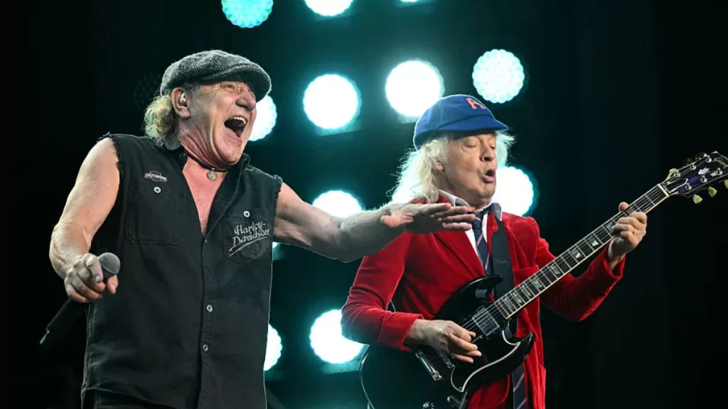 Disfruta del concierto de AC/DC sin preocupaciones, el Metro de Santiago amplía sus horarios para tu regreso.