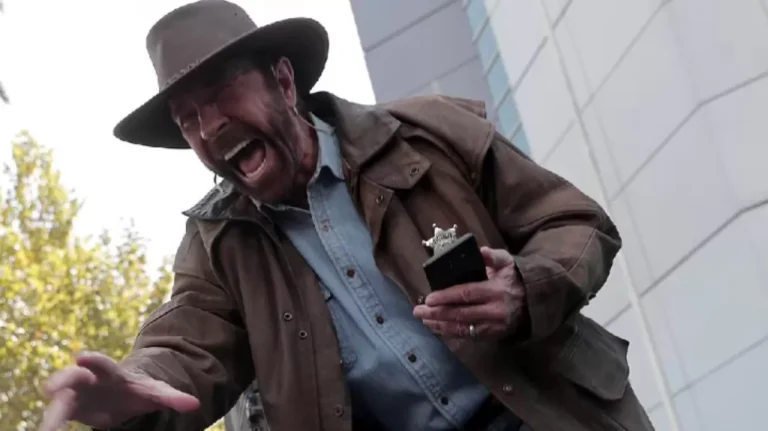 Chuck Norris sorprende a Chile con su mensaje en Plaza Baquedano