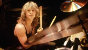 Clive Burr y su legado en Iron Maiden durante la era dorada