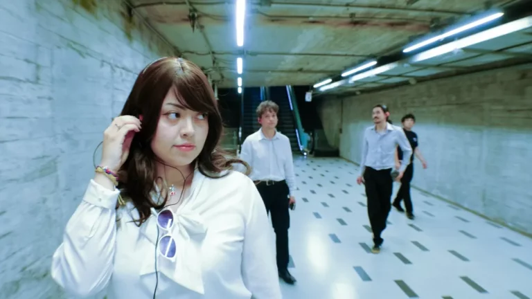 Fonosida presenta video de La Lluvia antes de su actuación en Lollapalooza Chile