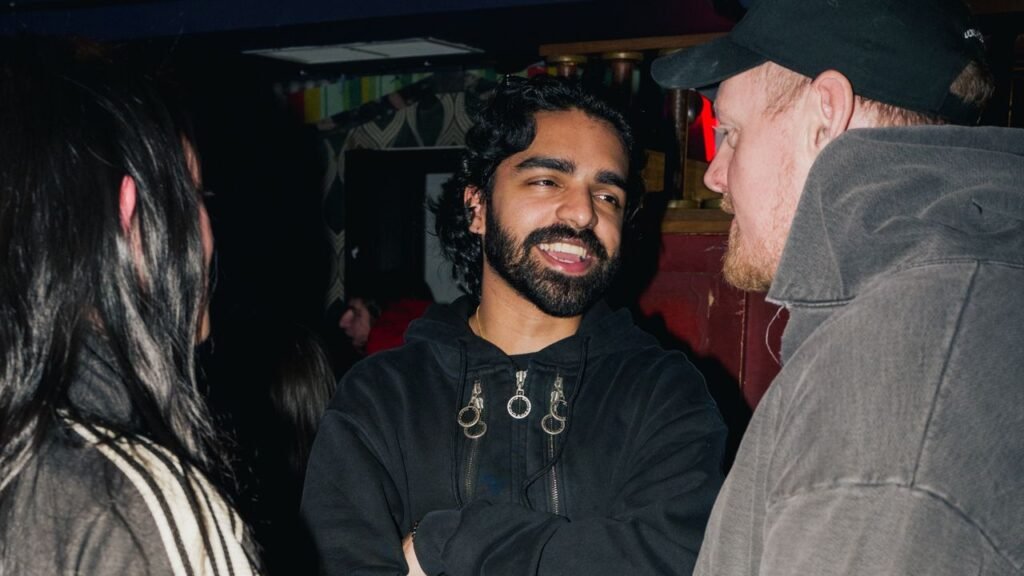 El diseñador senior de Pitchfork, Chris Panicker, es reconocido por su labor destacada en periodismo joven con el ASME Next Award.