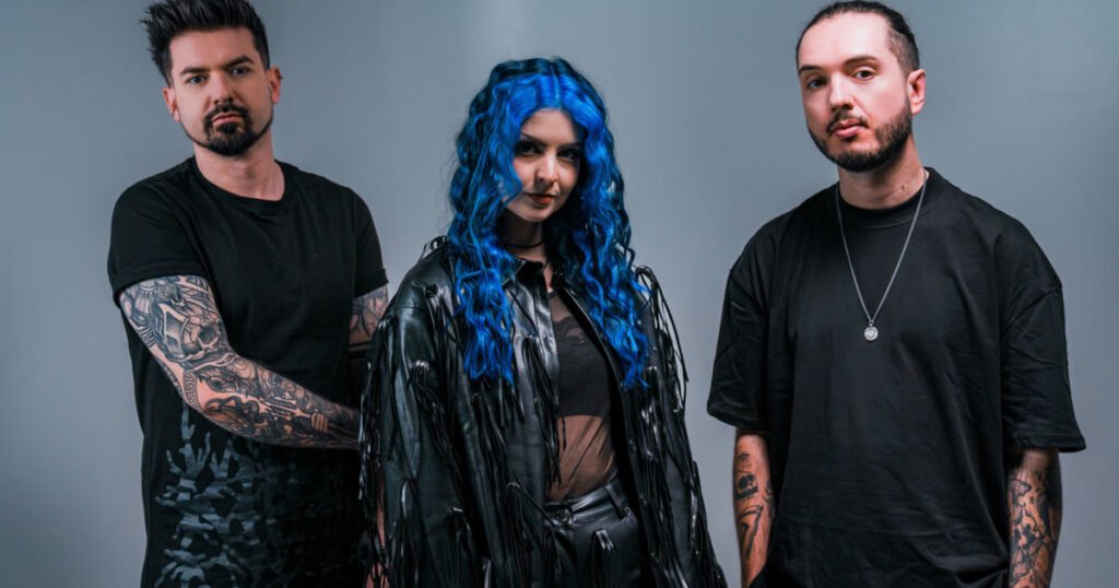 El nuevo sencillo de As December Falls, Teeth, revela una faceta más intensa de la banda tras su álbum anterior.