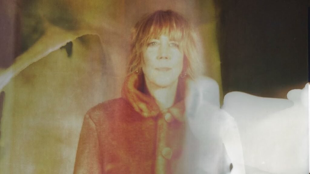 La cantautora Beth Orton ha revelado detalles de su noveno álbum The Ground Above y una nueva gira musical.