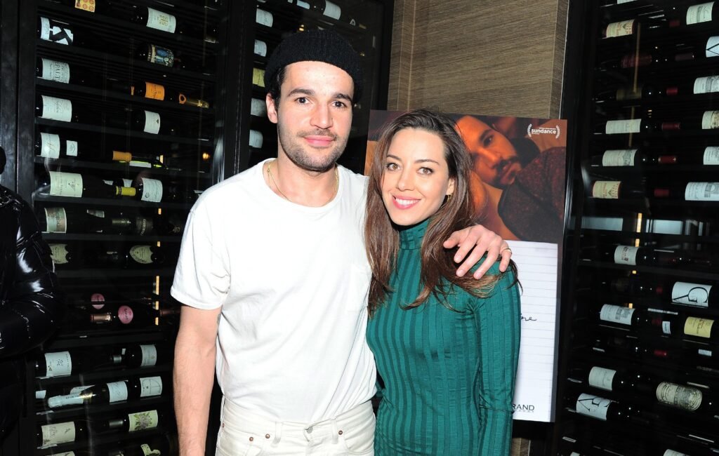 La actriz Aubrey Plaza, conocida por su papel en Parks and Recreation, ha confirmado que espera su primer hijo con Christopher Abbott.