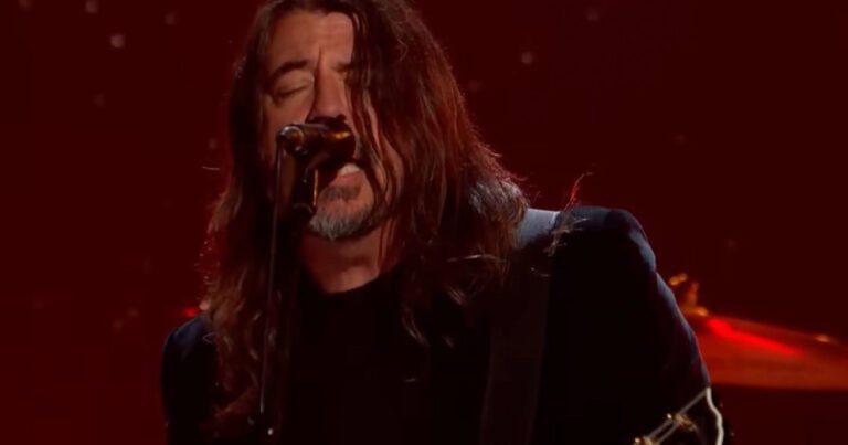 Foo Fighters brillan en Saturday Night Live UK con su nuevo álbum