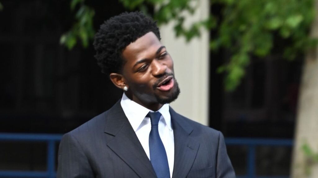 Lil Nas X podría ver los cargos por agresión anulados si continúa su tratamiento tras su arresto en 2025.