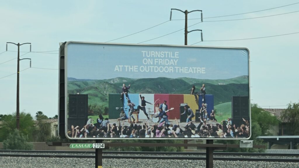El padre de Brendan Yates presentó a Turnstile en Coachella 2026, llenando de emoción al público y a la banda.