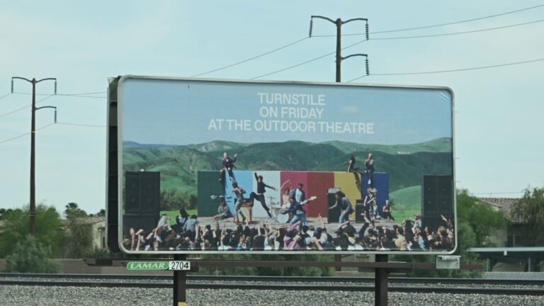 Brendan Yates y su padre emocionan a Turnstile en Coachella 2026