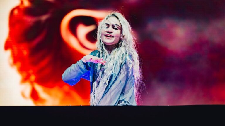 Grimes presenta Psy Opera, su nuevo álbum conceptual sobre la conciencia máquina