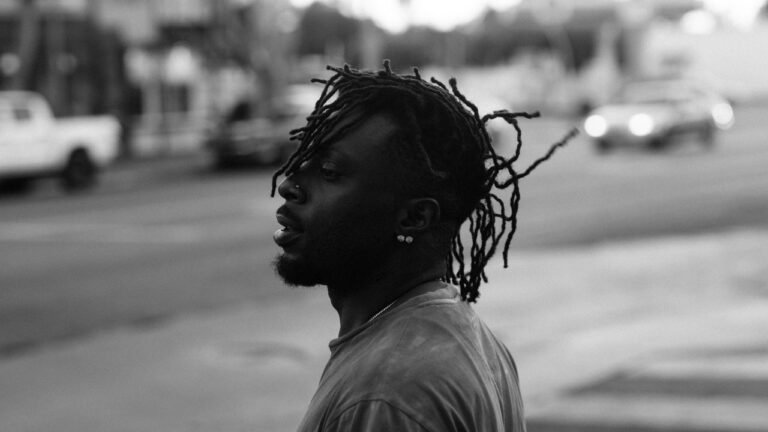 Isaiah Rashad aborda sus demonios en el video de Same Sh!t