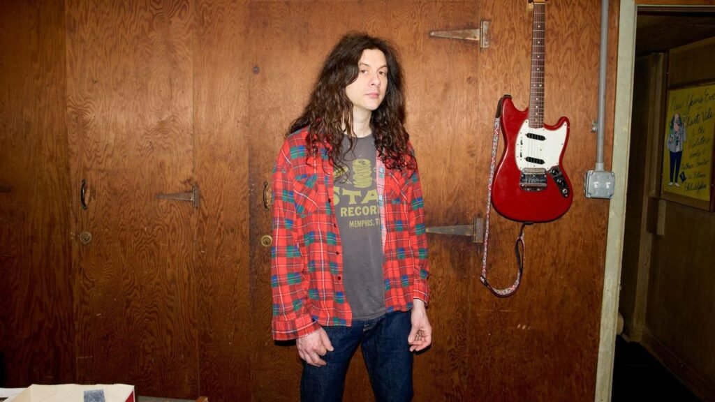 Kurt Vile anuncia su primer álbum en cuatro años titulado Philadelphia's Been Good to Me y una herramienta masiva para promocionarlo.
