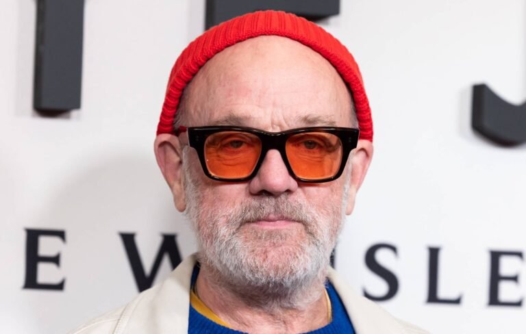 Michael Stipe de R.E.M. revela detalles de su primer álbum en solitario