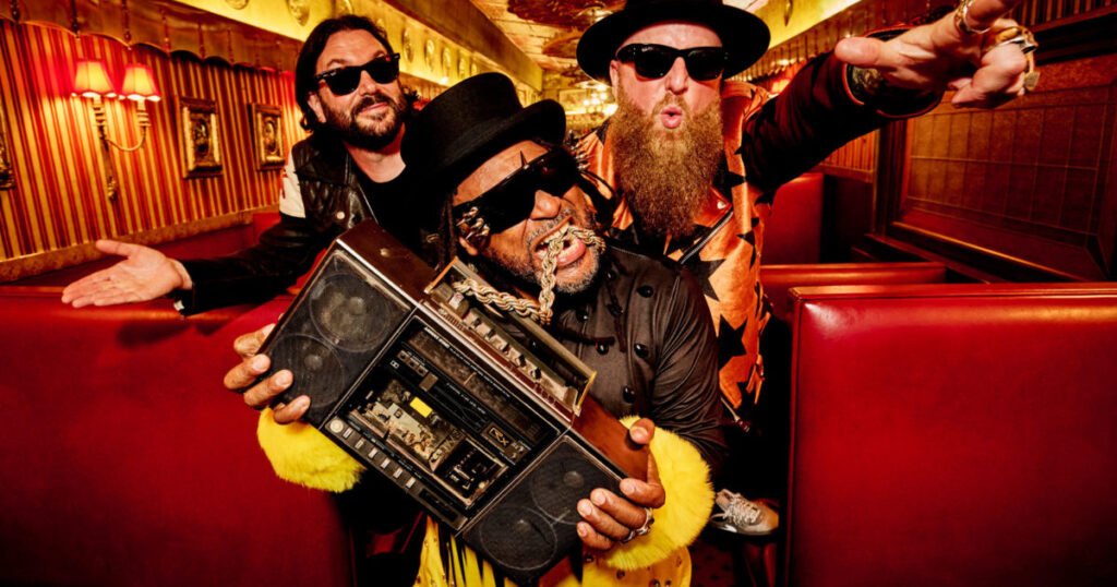 La banda Skindred logra un hito histórico al alcanzar el primer lugar en la lista de álbumes del Reino Unido.