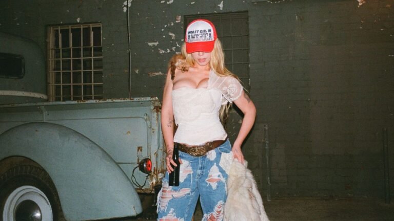 Slayyyter lanza Broke Bitch Free$tyle antes de Coachella 2023