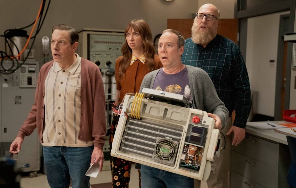 Descubre la primera mirada al emocionante spin-off de The Big Bang Theory, Stuart Fails To Save The Universe, que llegará este verano.