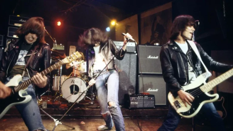 Ramones celebra 50 años de su álbum debut con sorpresas para fans