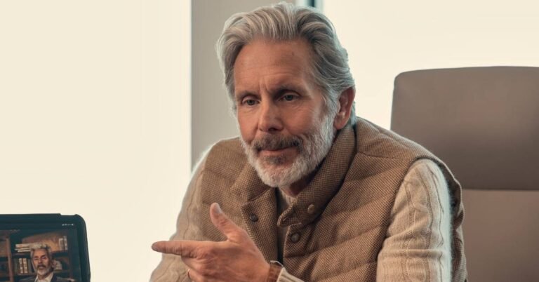 A Man on the Inside La Serie Misteriosa que Netflix Olvidó