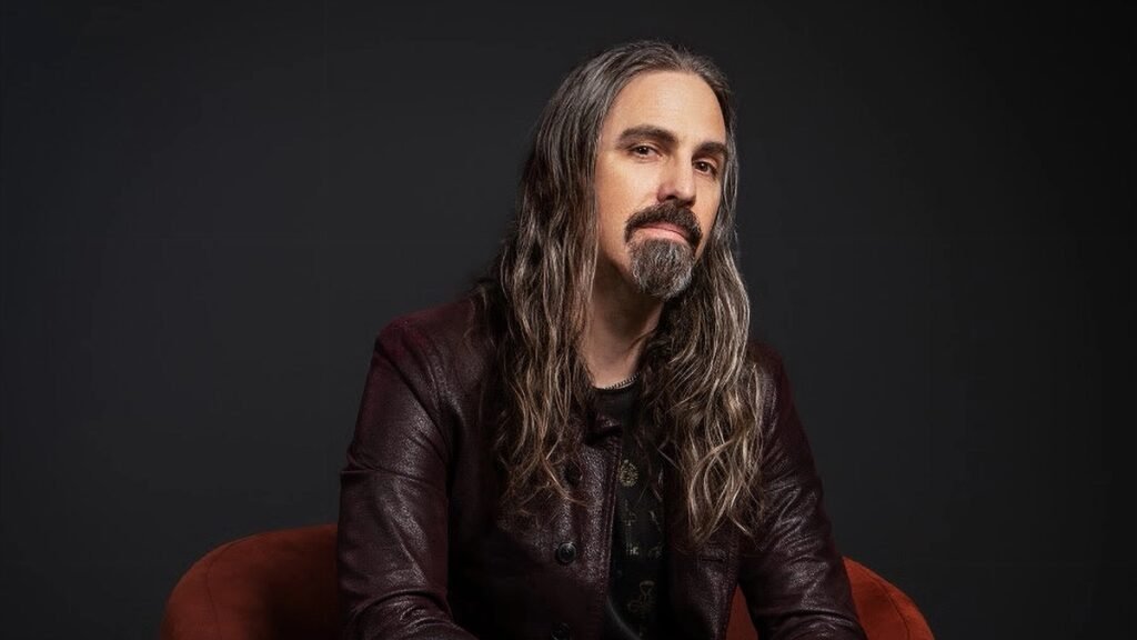 El aclamado compositor Bear McCreary presenta su nuevo álbum con colaboraciones de artistas icónicos como Joe Duplantier.