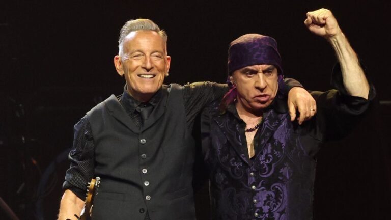 Bruce Springsteen rinde homenaje a Prince con Purple Rain