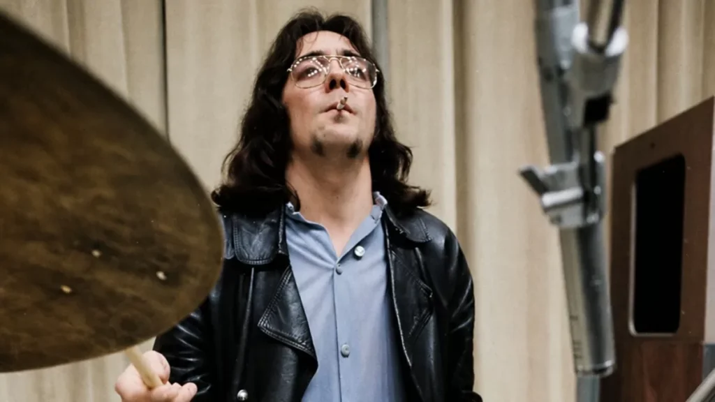Descubre las 10 canciones que marcan la trayectoria de Jim Keltner y su impacto en el sonido rockero.