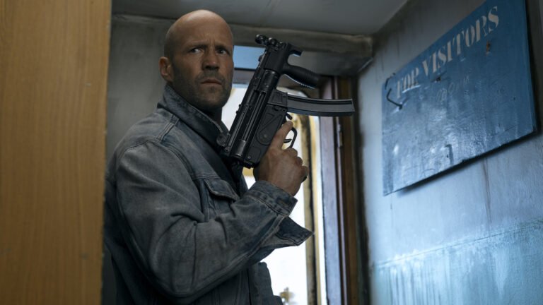Jason Statham desafía las olas en el emocionante tráiler de Mutiny